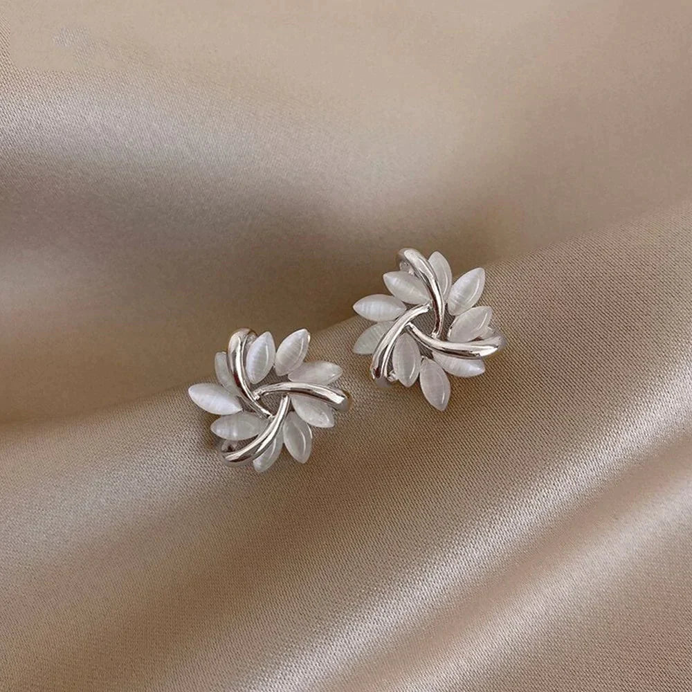 Pendientes de aro con flores de ópalo en oro