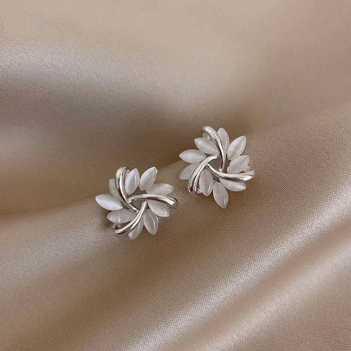 Pendientes de aro con flores de ópalo en oro